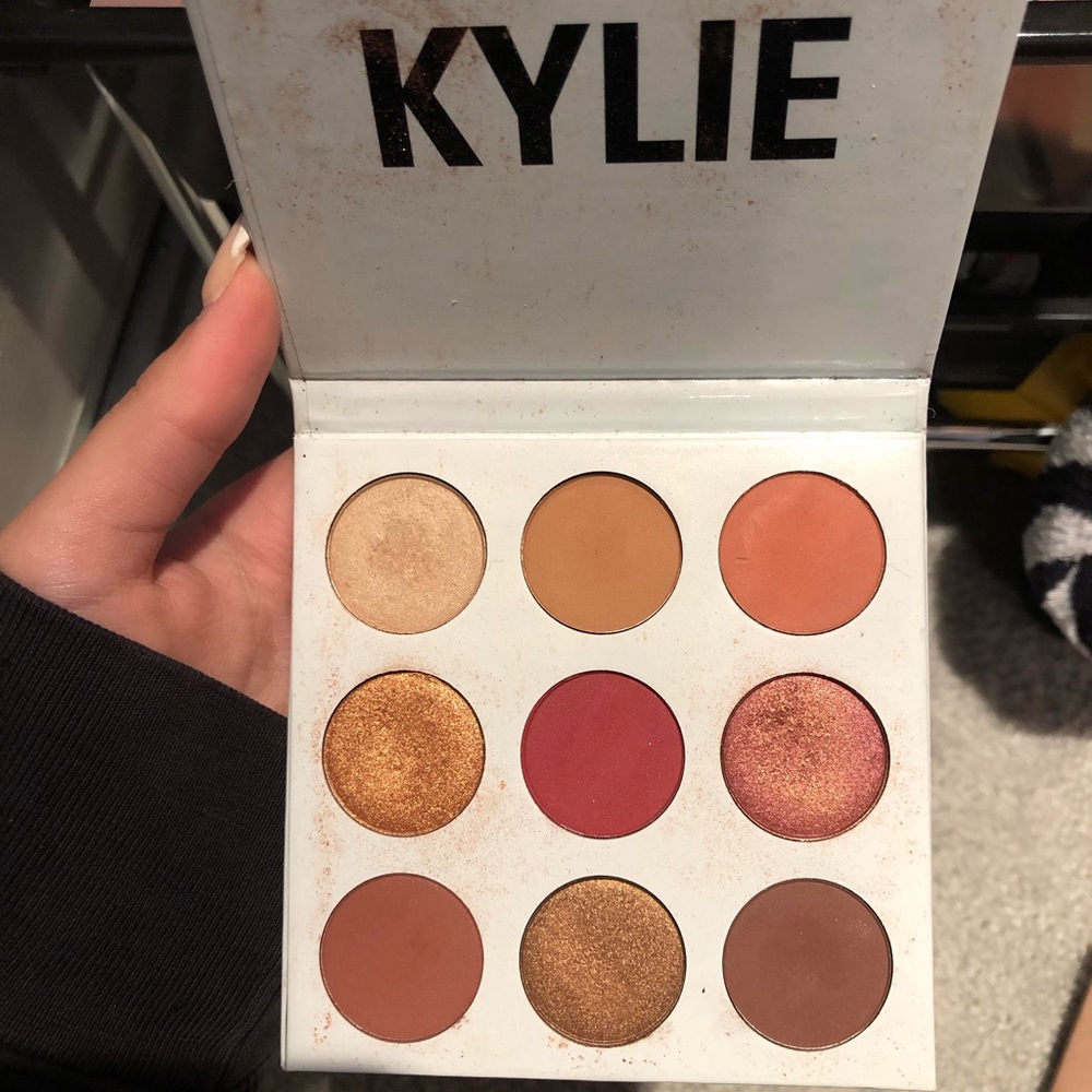 Kylie cosmetics burgundy palette